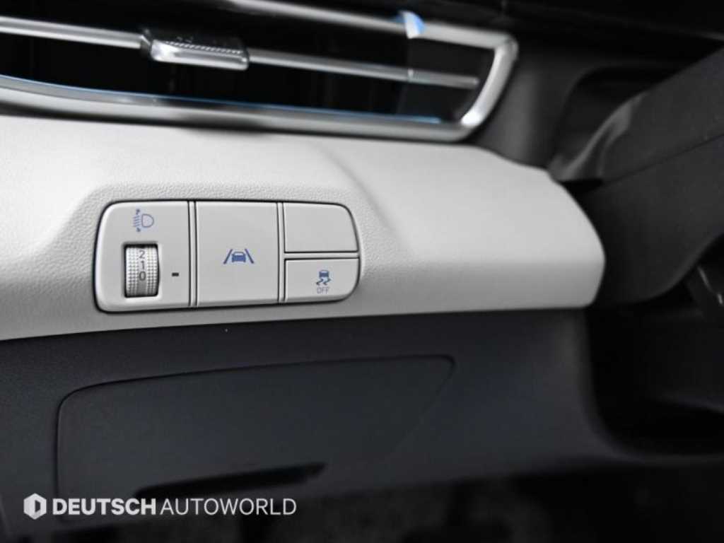 Hyundai Avante — photo 18