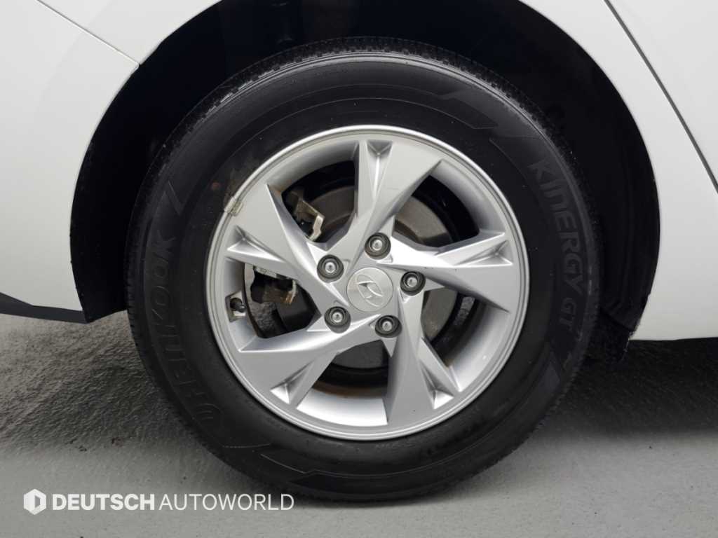 Hyundai Avante — photo 20