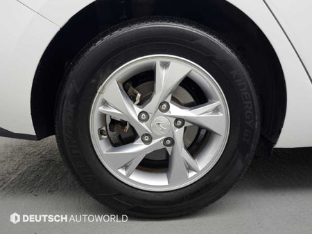 Hyundai Avante — photo 20
