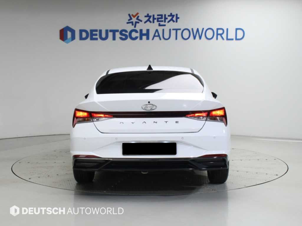 Hyundai Avante — photo 05