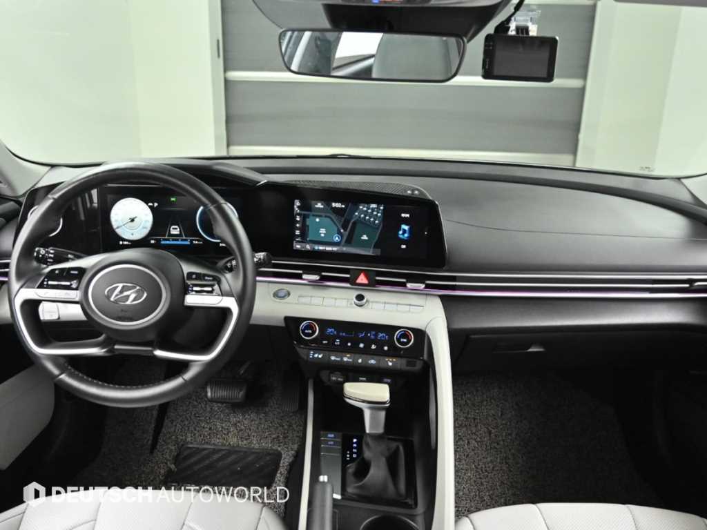 Hyundai Avante — photo 08
