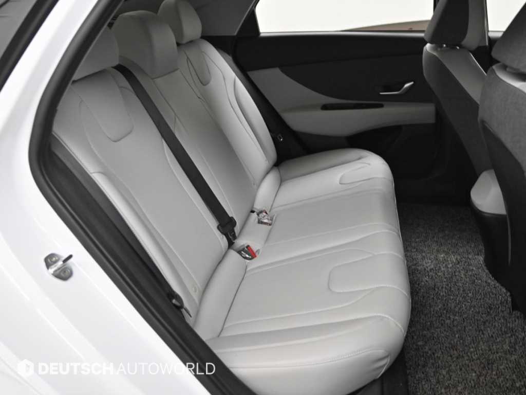 Hyundai Avante — photo 13