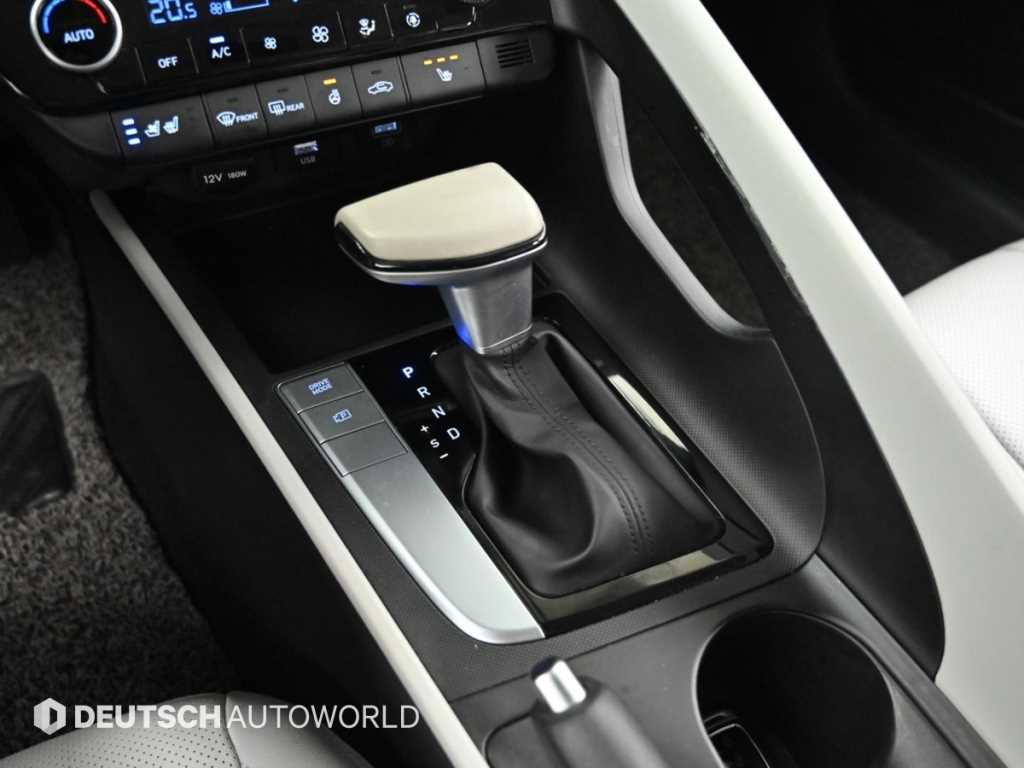 Hyundai Avante — photo 16