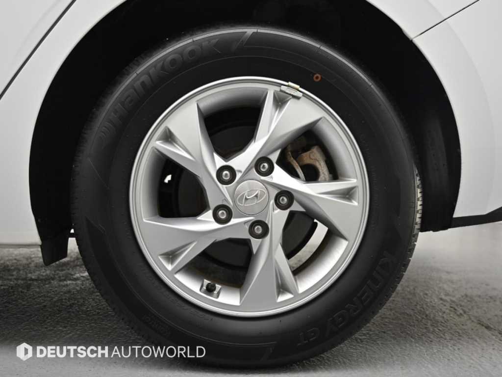 Hyundai Avante — photo 20