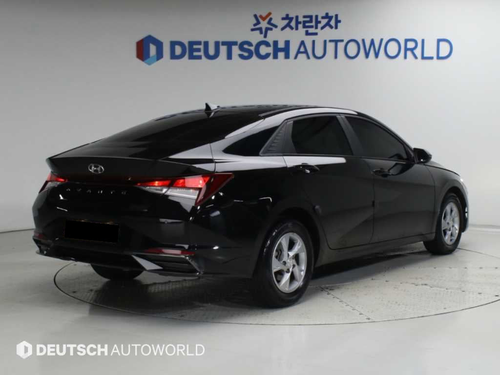 Hyundai Avante — photo 05