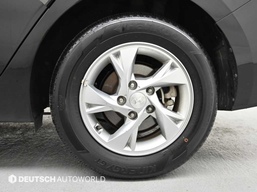Hyundai Avante — photo 19