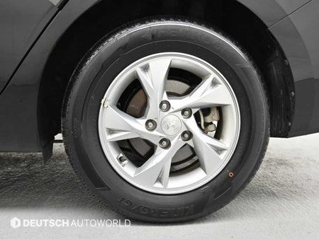 Hyundai Avante — photo 19