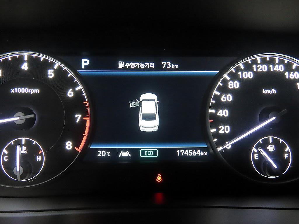 Genesis G90 — photo 09