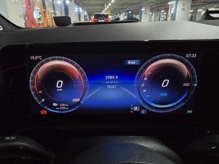 Mercedes-Benz EQA — photo 10