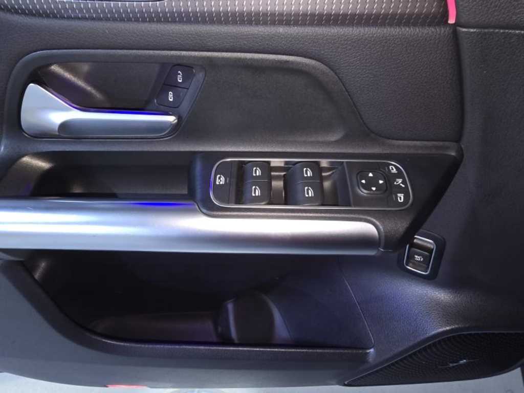 Mercedes-Benz EQA — photo 11