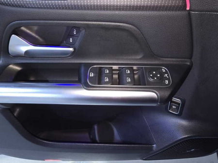 Mercedes-Benz EQA — photo 11