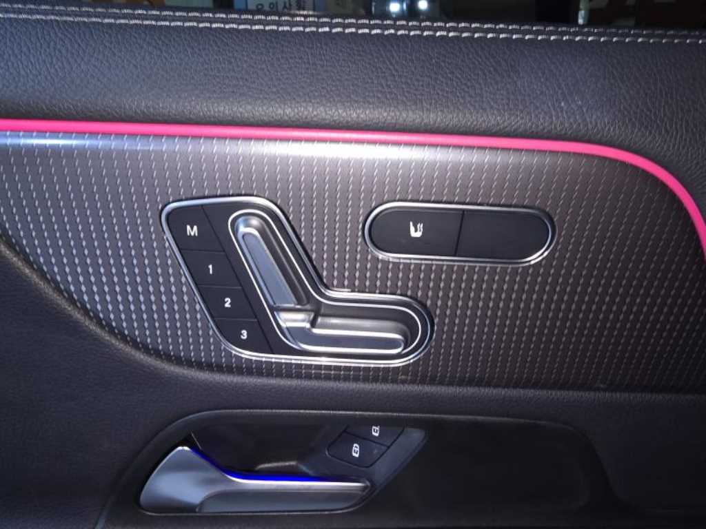 Mercedes-Benz EQA — photo 12