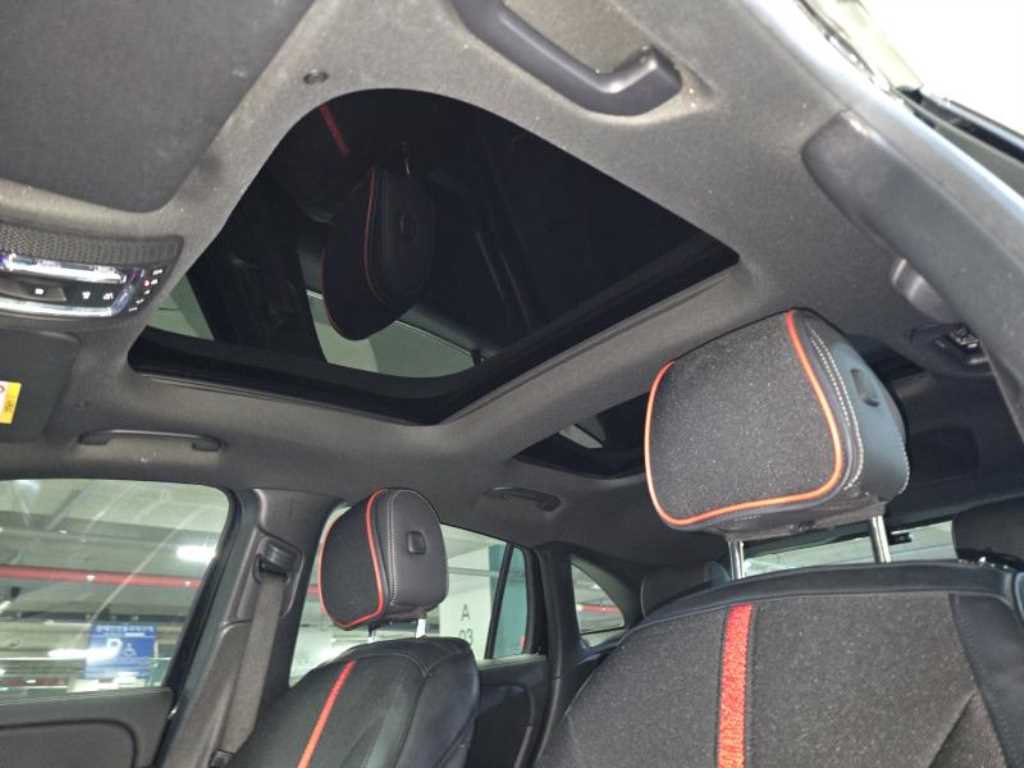 Mercedes-Benz EQA — photo 13