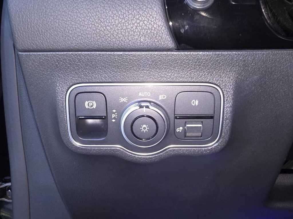 Mercedes-Benz EQA — photo 14