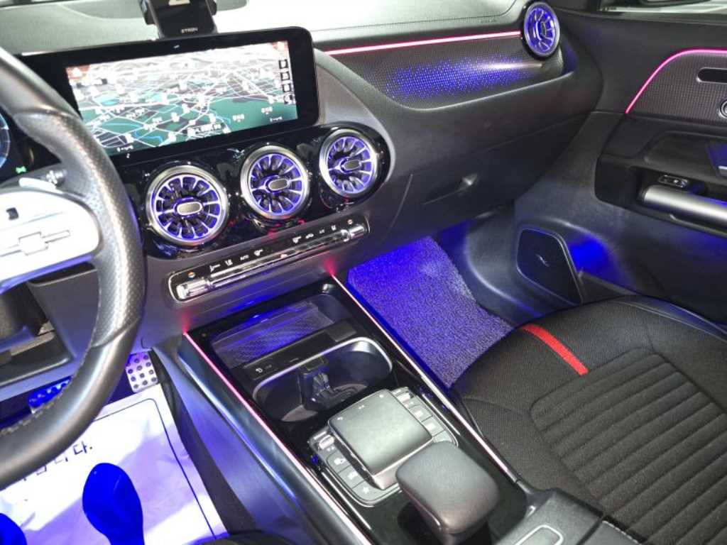 Mercedes-Benz EQA — photo 15