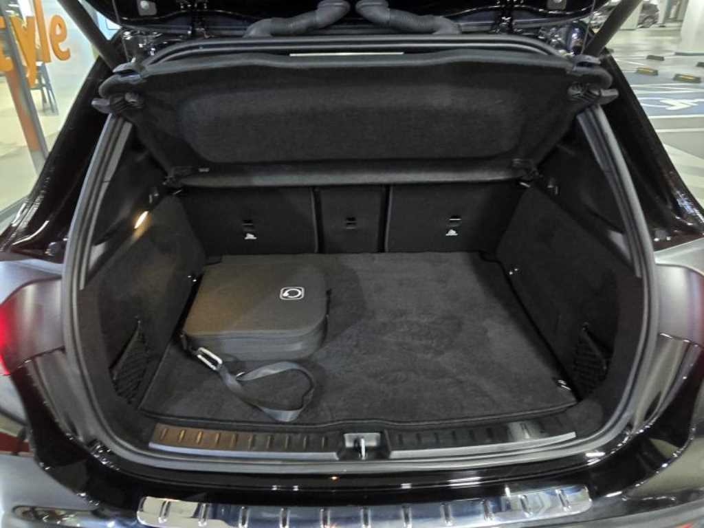 Mercedes-Benz EQA — photo 17
