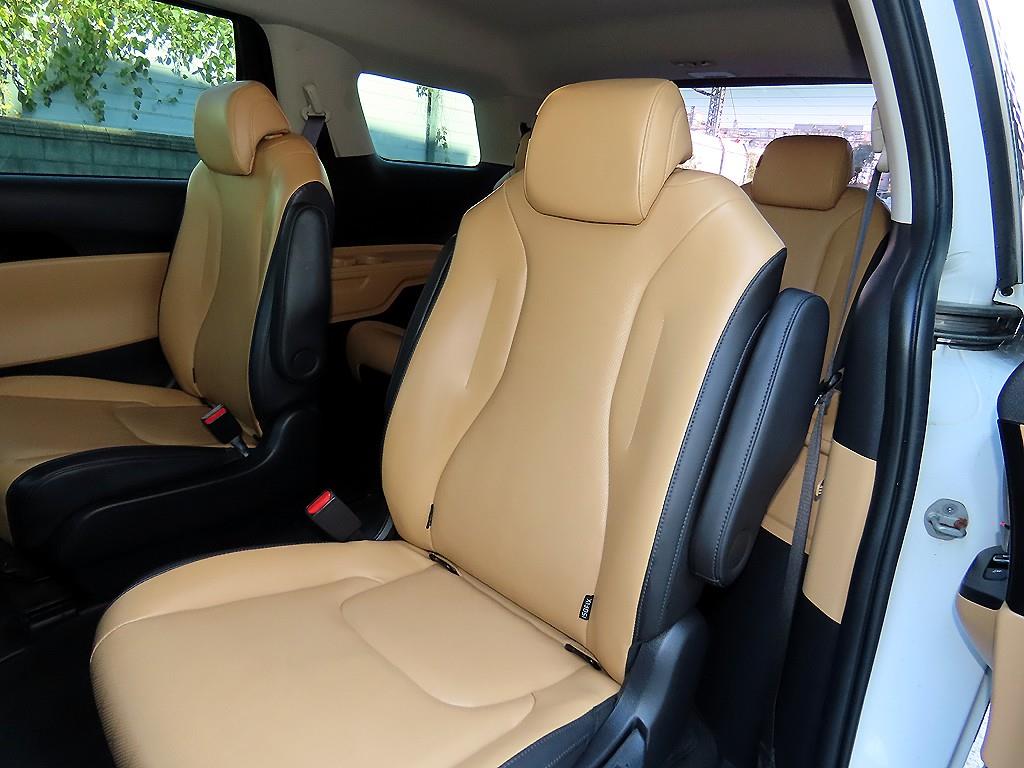 Kia Carnival — photo 07