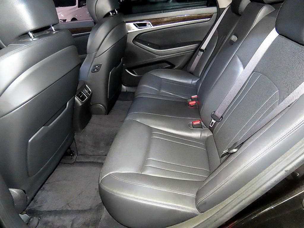 Genesis G80 — photo 07