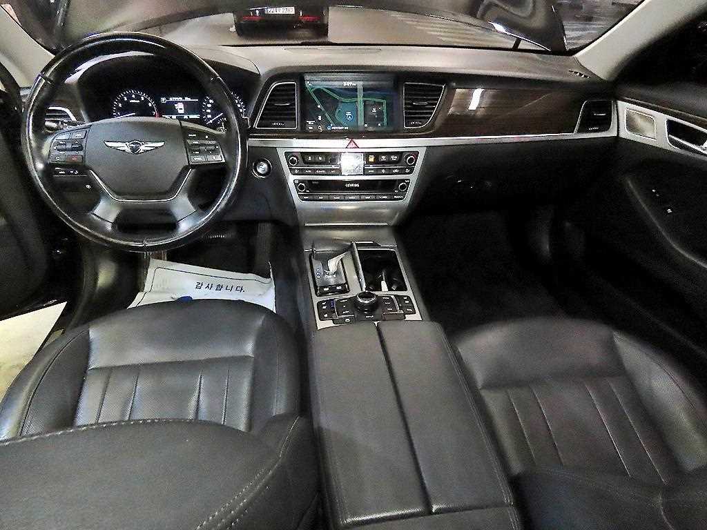 Genesis G80 — photo 10