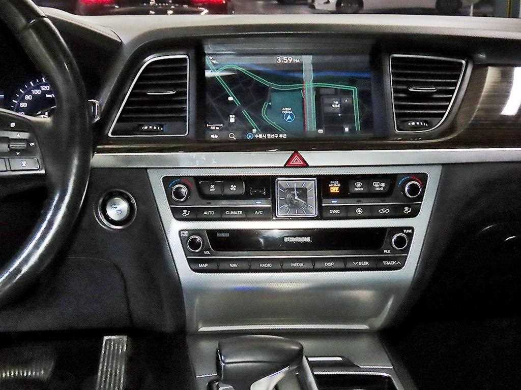 Genesis G80 — photo 11