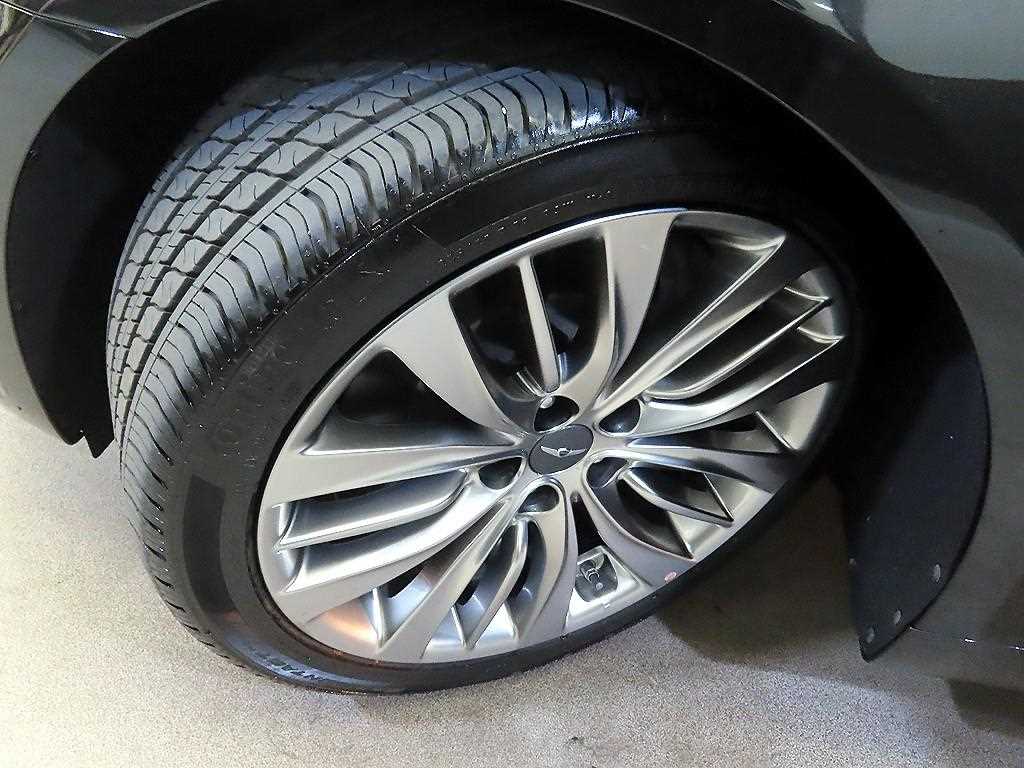 Genesis G80 — photo 20