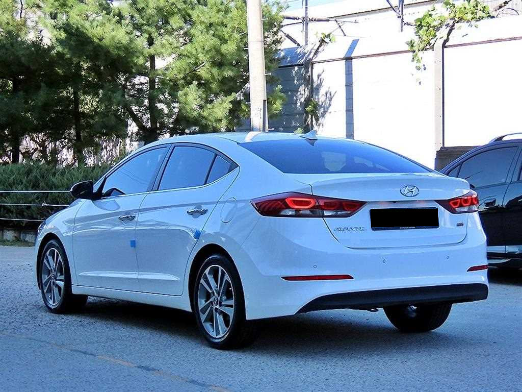 Hyundai Avante — photo 03