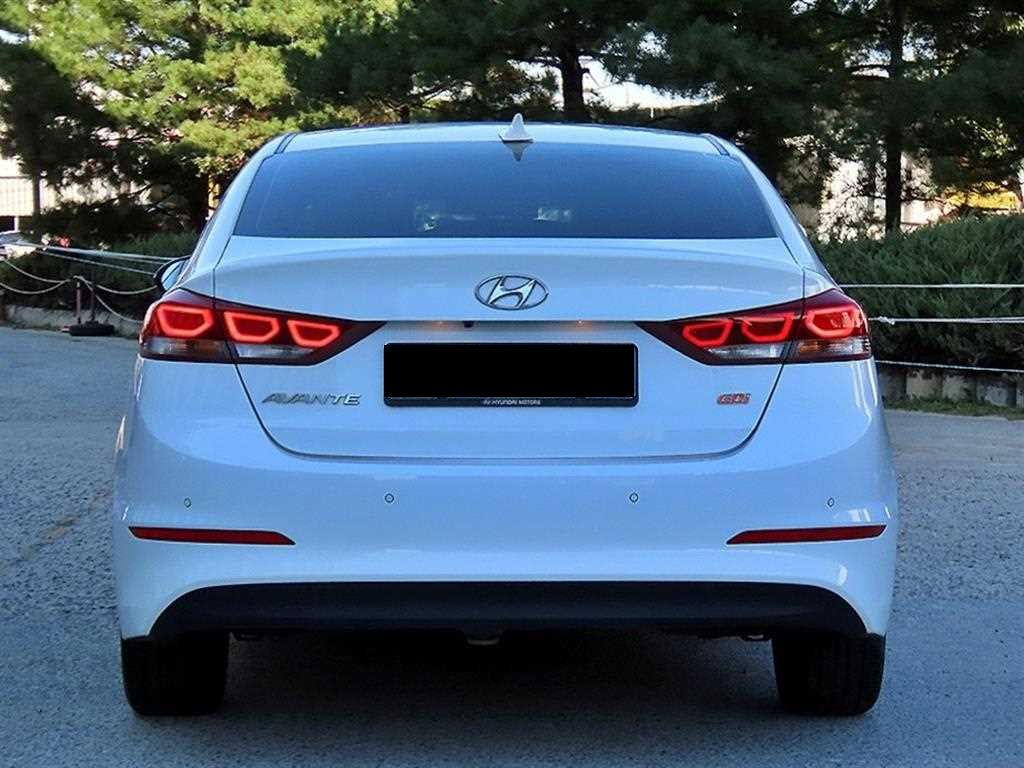 Hyundai Avante — photo 04