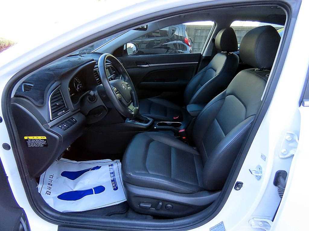 Hyundai Avante — photo 05