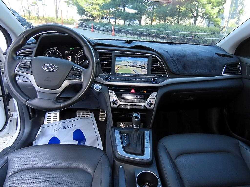 Hyundai Avante — photo 07