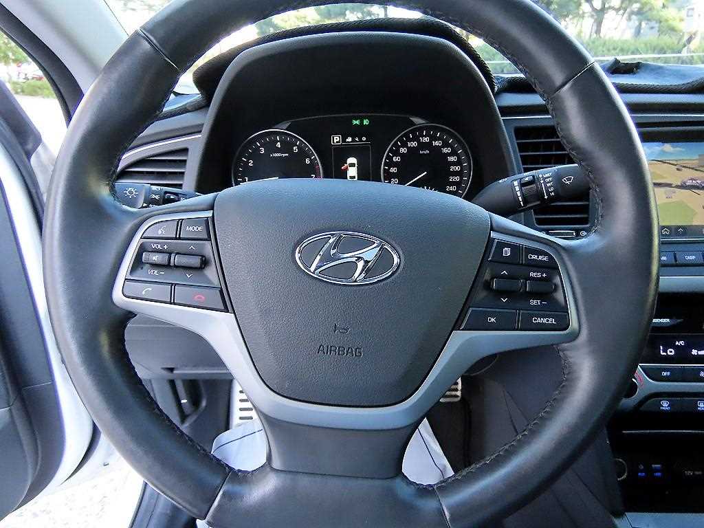 Hyundai Avante — photo 08
