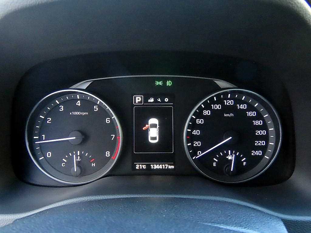 Hyundai Avante — photo 09