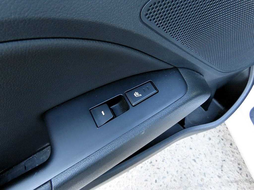 Hyundai Avante — photo 16