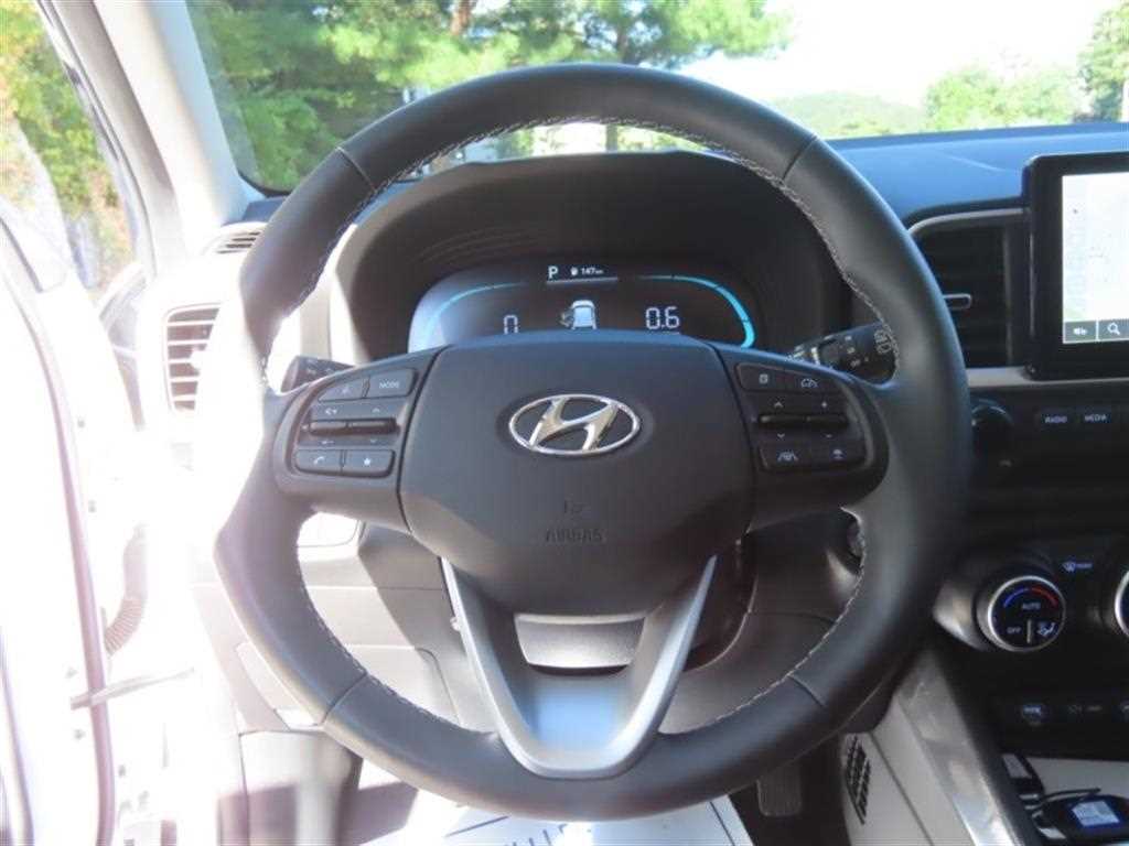 Hyundai Venue — photo 15