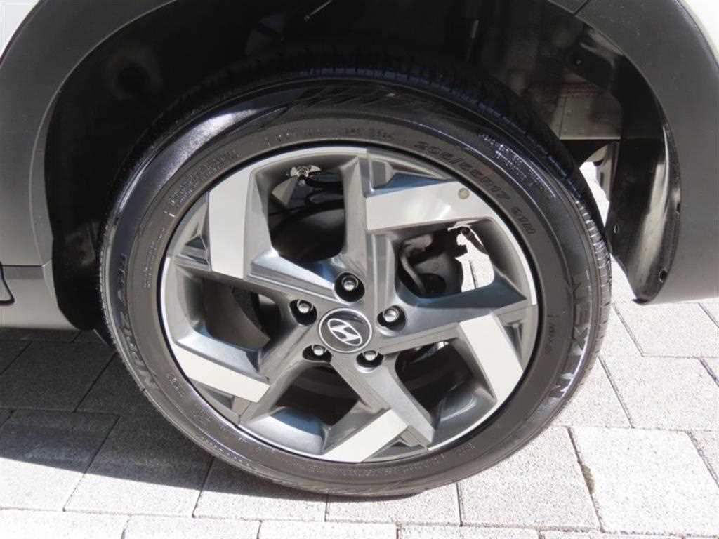 Hyundai Venue — photo 17