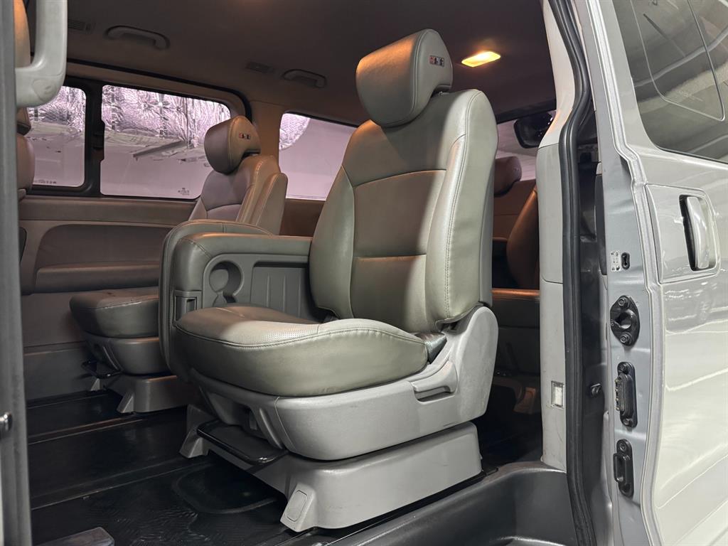 Hyundai Starex — photo 07