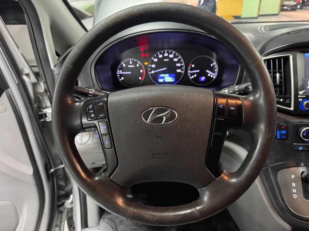 Hyundai Starex — photo 11