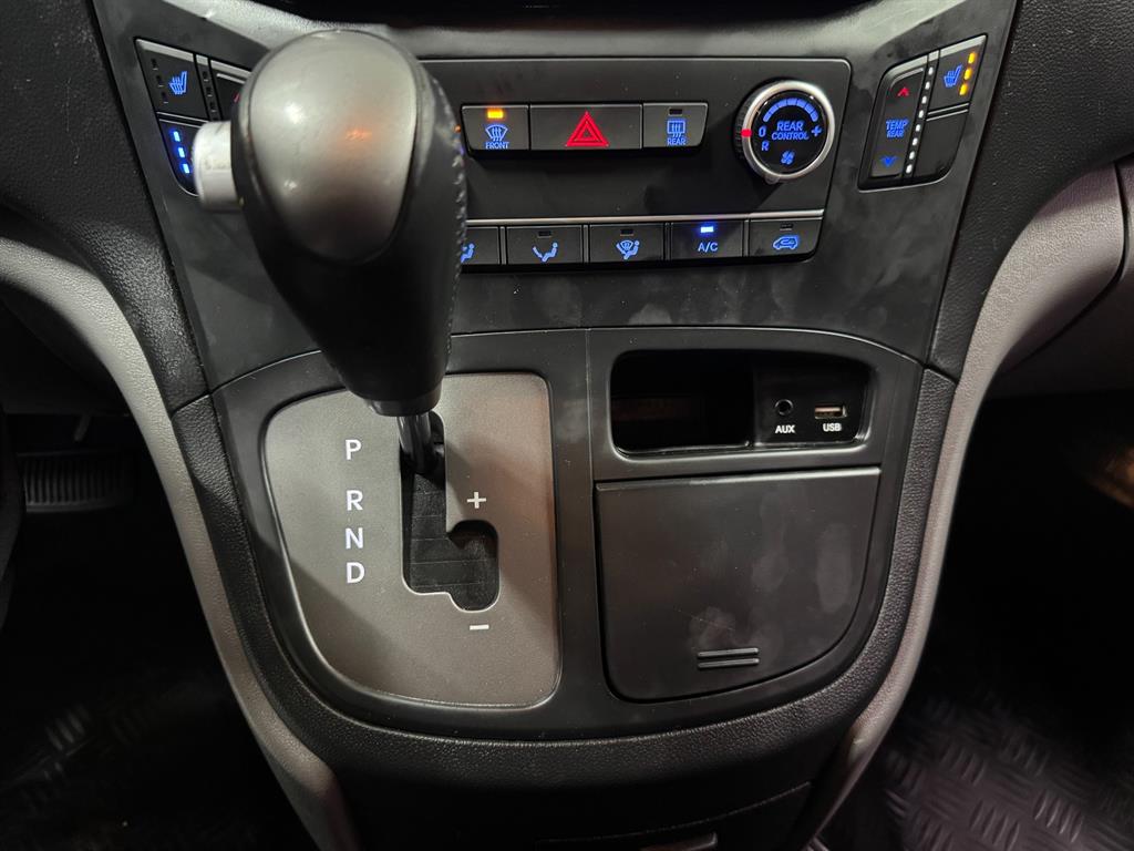 Hyundai Starex — photo 15
