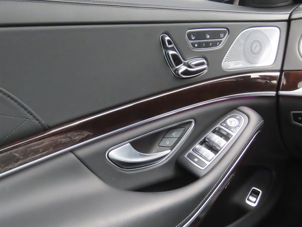 Mercedes-Benz S-Class — photo 14