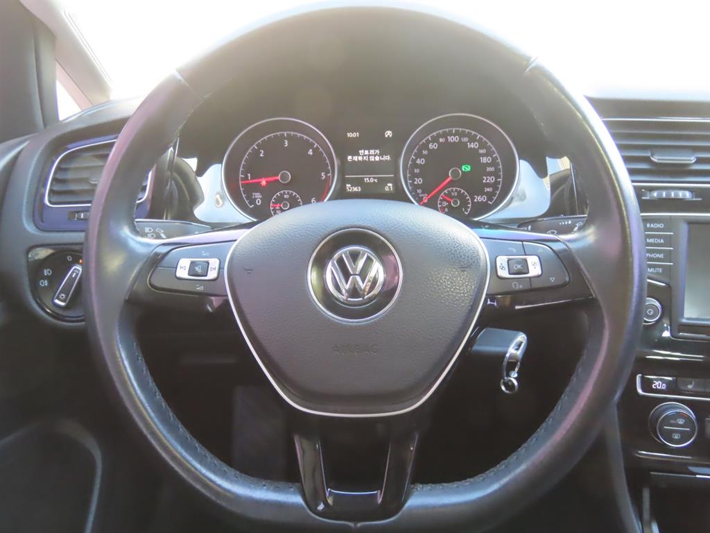 Volkswagen Golf — photo 09