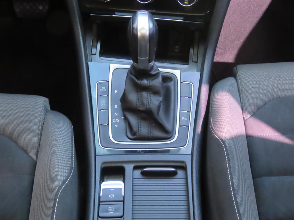 Volkswagen Golf — photo 11