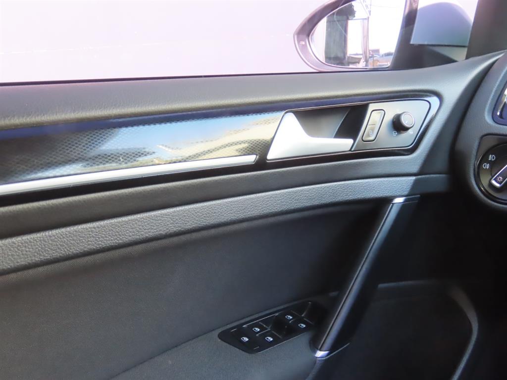 Volkswagen Golf — photo 12
