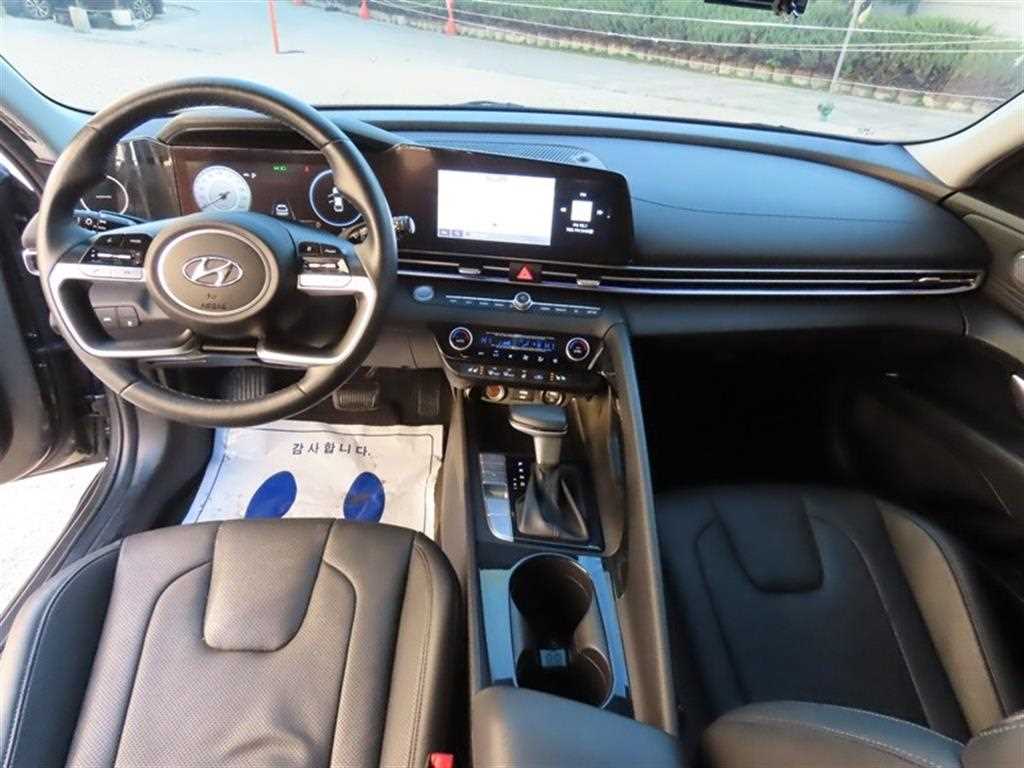 Hyundai Avante — photo 08
