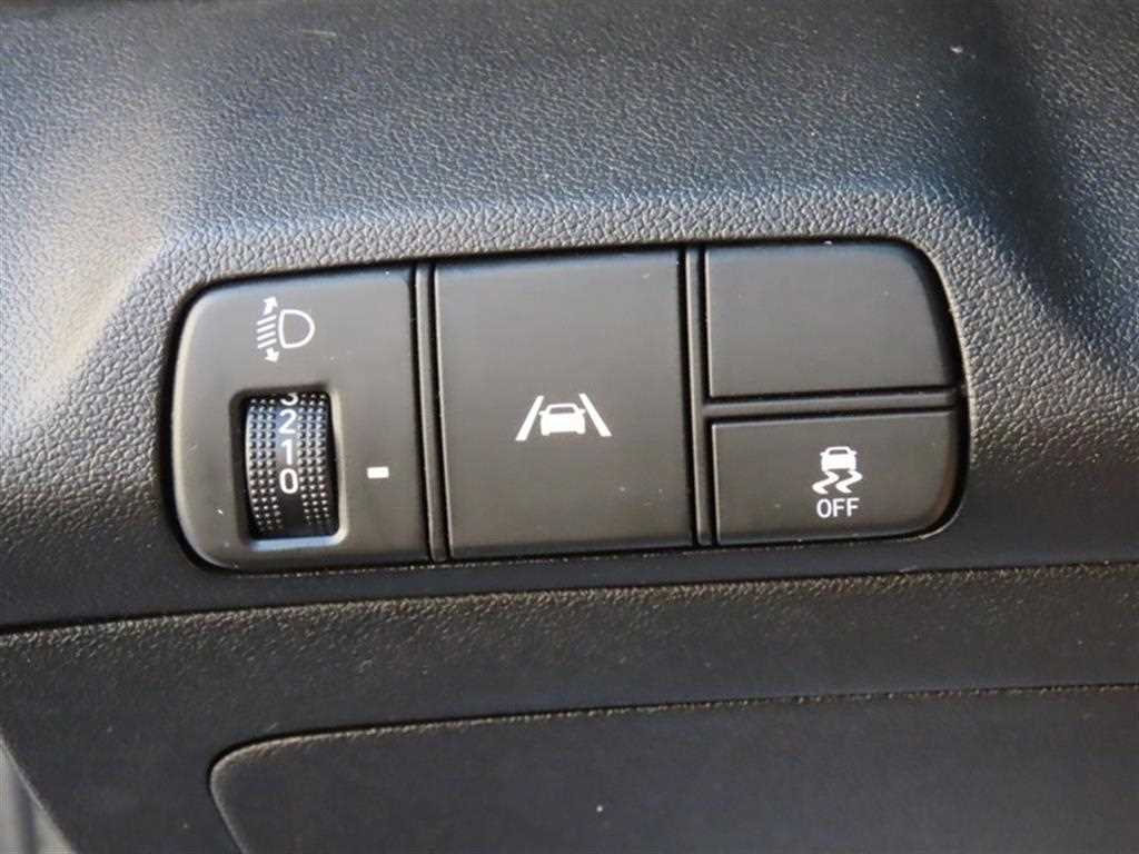 Hyundai Avante — photo 11
