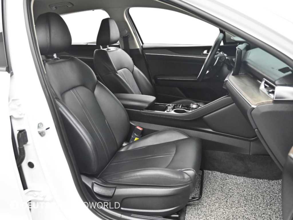 Kia K5 — photo 10