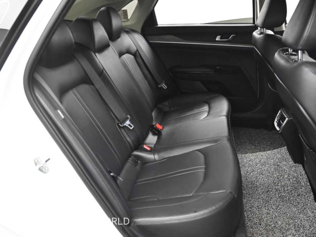 Kia K5 — photo 12