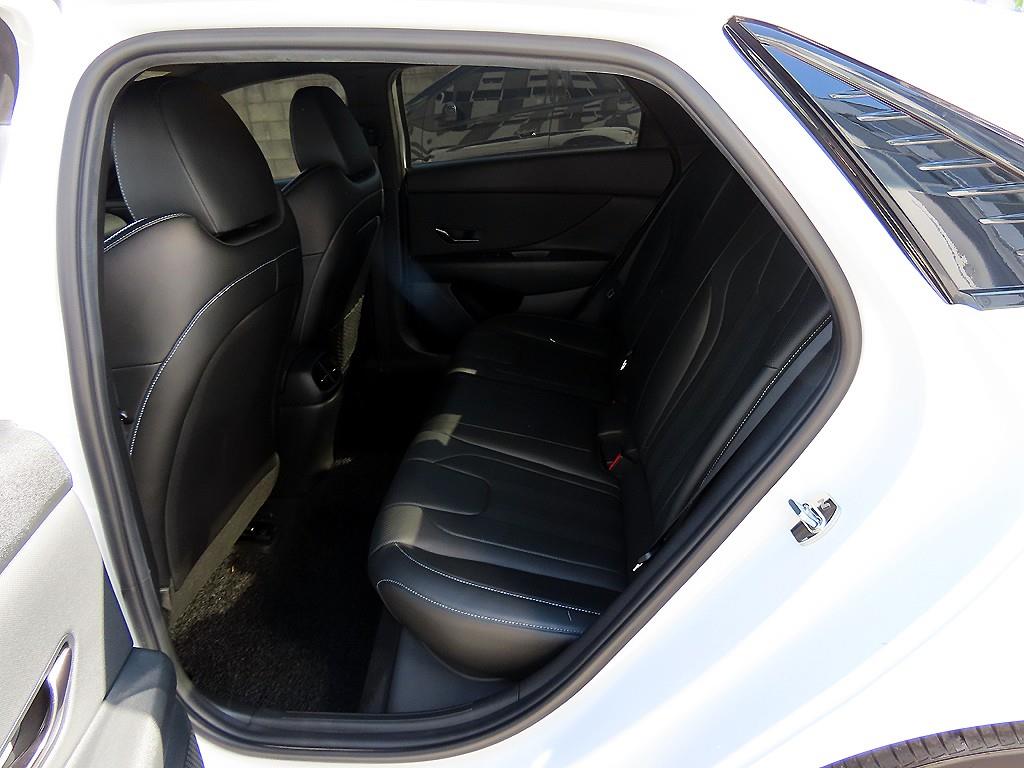 Hyundai Avante — photo 06