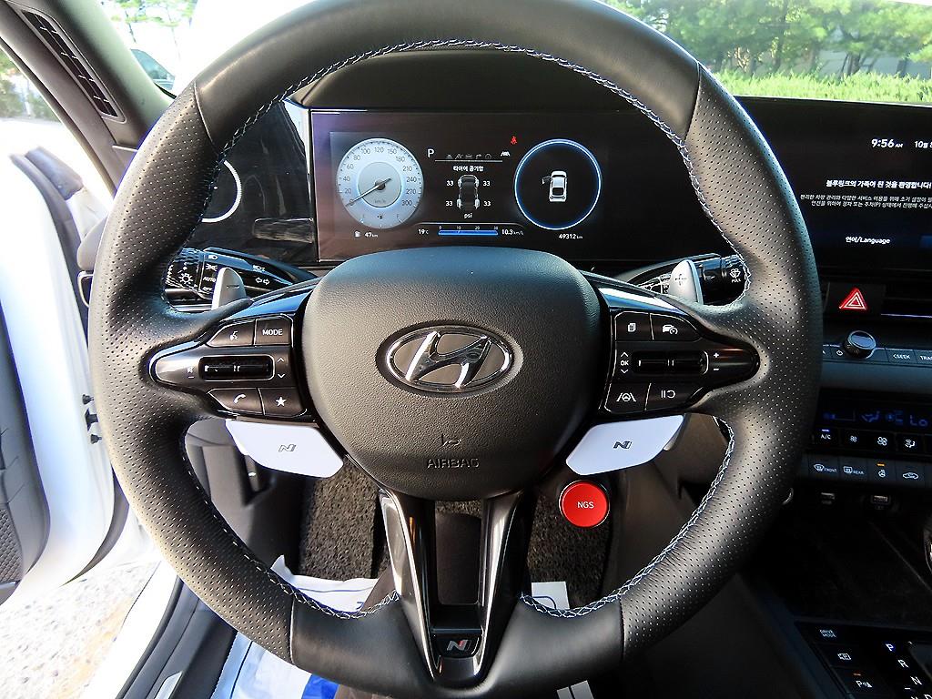 Hyundai Avante — photo 08