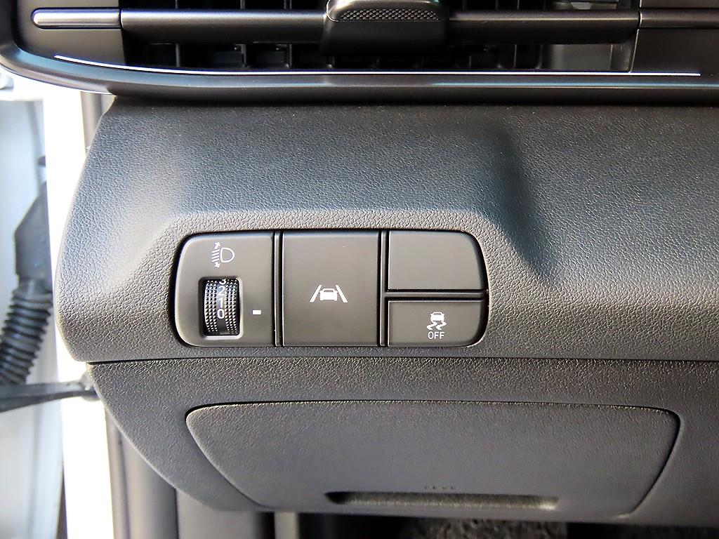 Hyundai Avante — photo 12