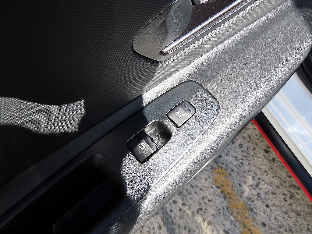 Hyundai Avante — photo 17