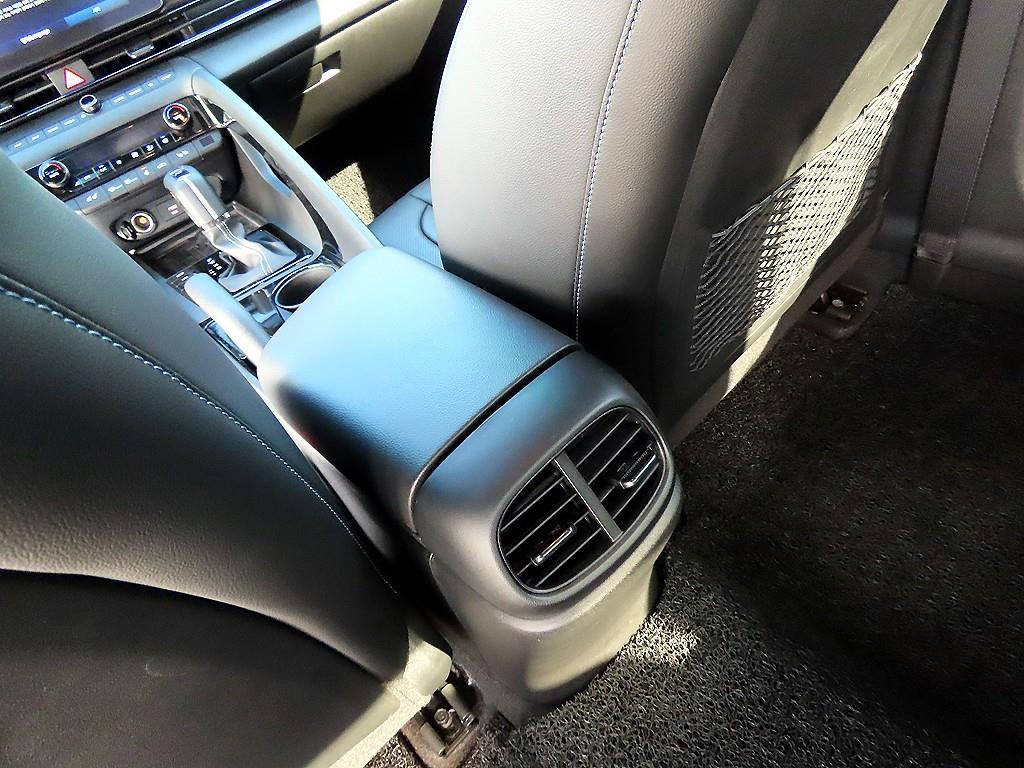 Hyundai Avante — photo 18